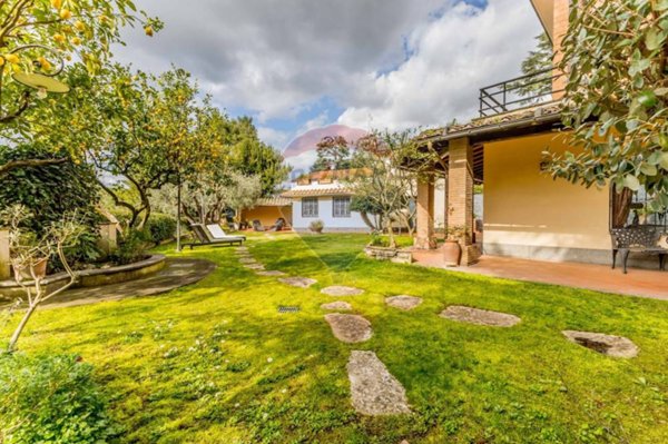 casa indipendente in vendita a Roma