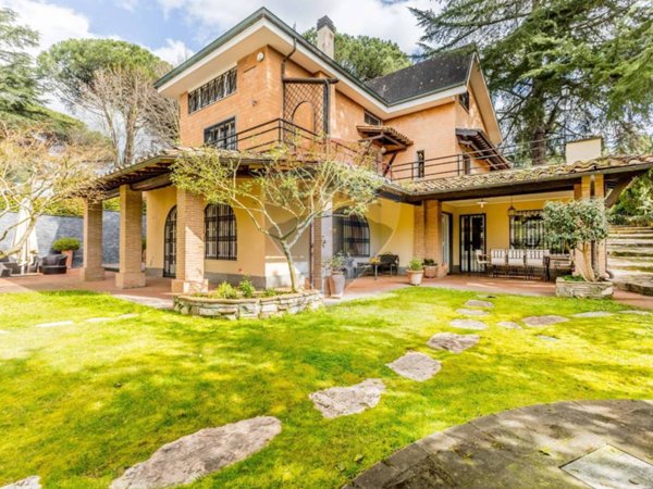 casa indipendente in vendita a Roma in zona Sette Bagni
