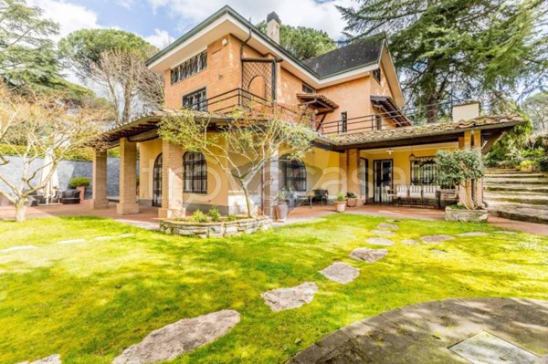 casa indipendente in vendita a Roma in zona Sette Bagni