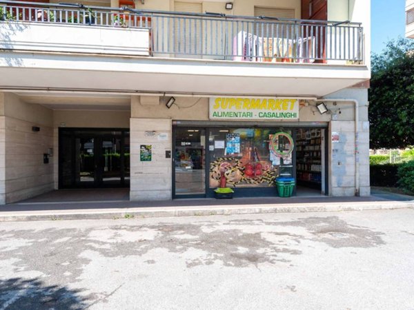 negozio in vendita a Roma in zona Ponte di Nona