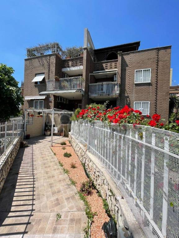 appartamento in vendita a Roma in zona Torre Angela