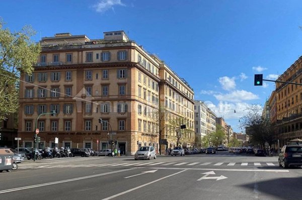 negozio in vendita a Roma in zona Rione Prati