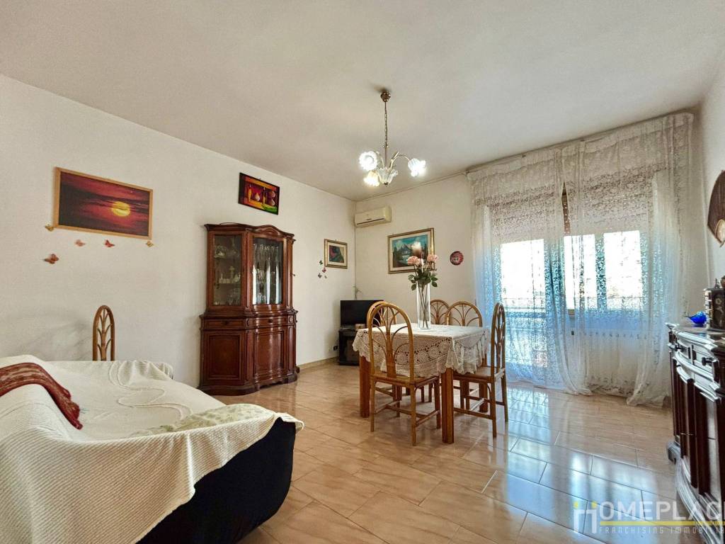 appartamento in vendita a Roma in zona Torre Angela