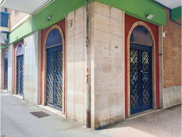 negozio in vendita a Roma in zona Ostia