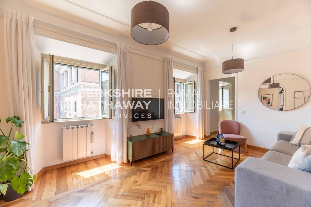 appartamento in vendita a Roma in zona Rione Regola