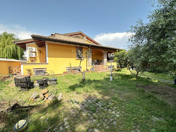 casa indipendente in vendita a Roma in zona Infernetto