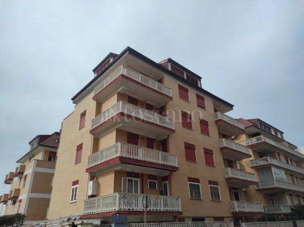 appartamento in vendita a Roma in zona Ostia