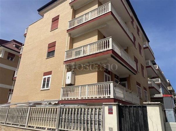 appartamento in vendita a Roma in zona Ostia
