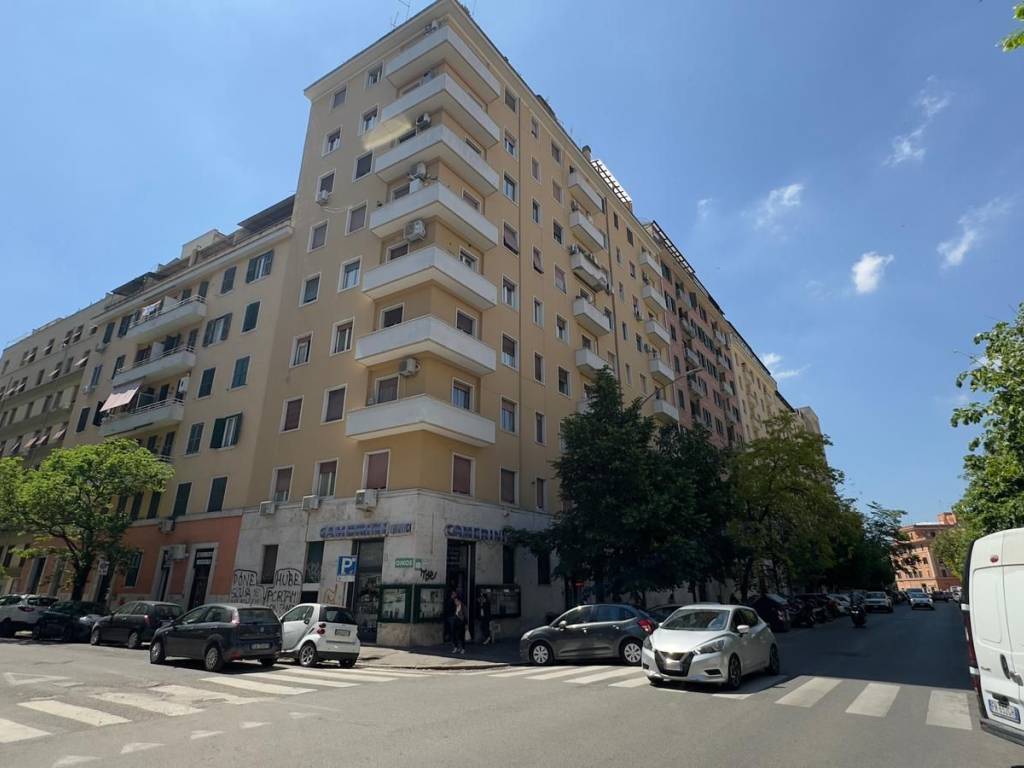 appartamento in vendita a Roma in zona Appio Latino
