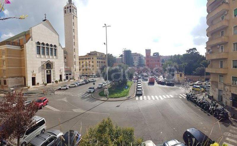 appartamento in vendita a Roma in zona Tuscolano
