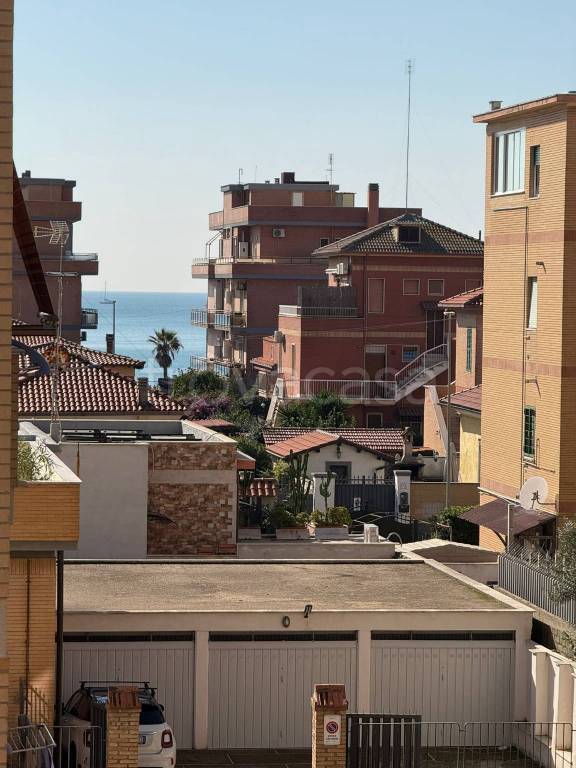 appartamento in vendita a Roma in zona Ostia