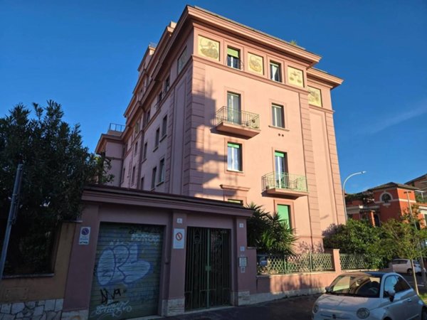 appartamento in vendita a Roma in zona Tuscolano
