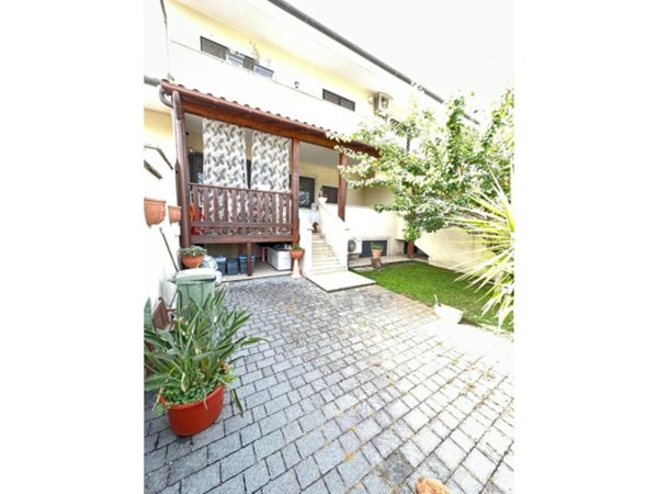 casa indipendente in vendita a Roma in zona Infernetto