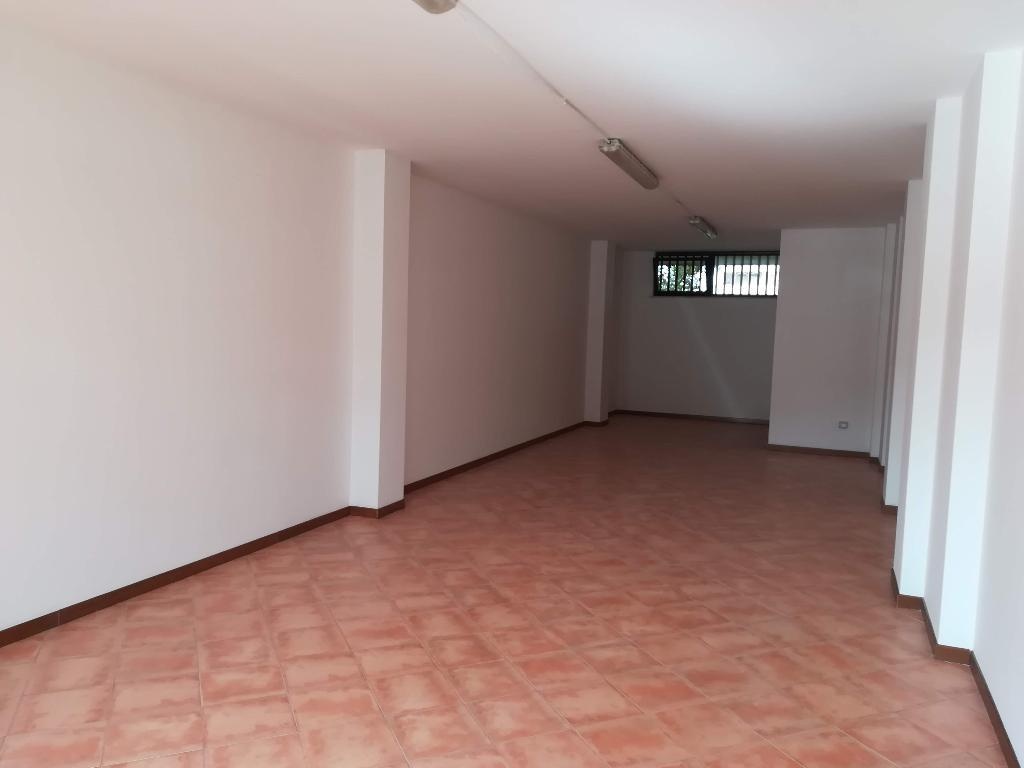 locale commerciale in vendita a Roma in zona Acilia