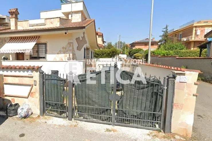 casa indipendente in vendita a Roma in zona Acilia
