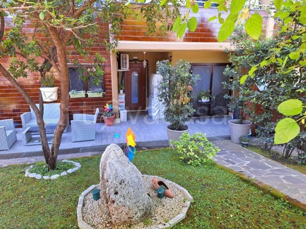 appartamento in vendita a Roma in zona Mostacciano