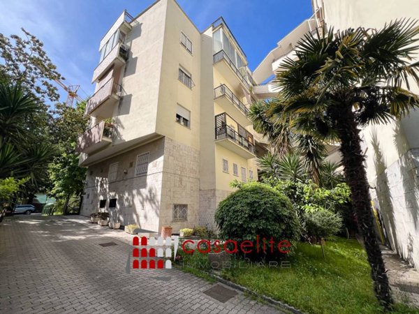 appartamento in vendita a Roma in zona EUR