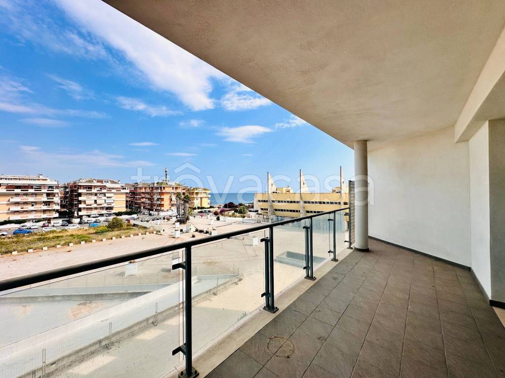 appartamento in vendita a Roma in zona Ostia