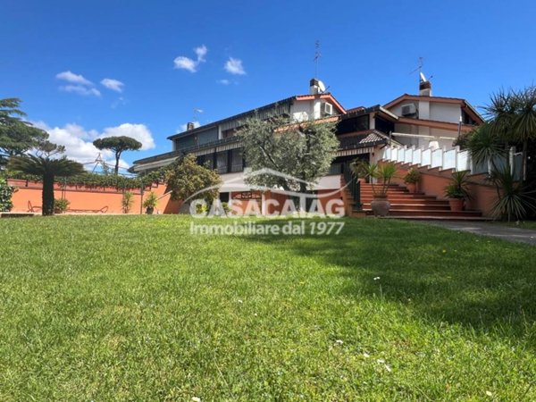 casa indipendente in vendita a Roma in zona Casal Palocco