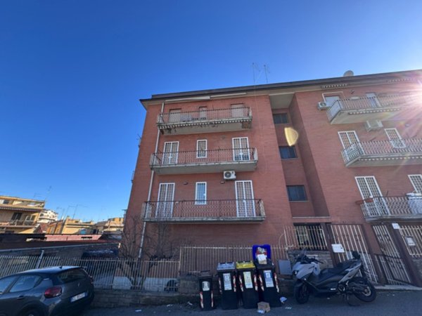appartamento in vendita a Roma in zona Torre Angela