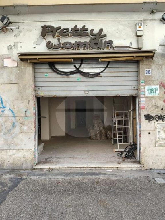 locale commerciale in vendita a Roma in zona Primavalle