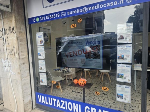 locale commerciale in vendita a Roma in zona Primavalle