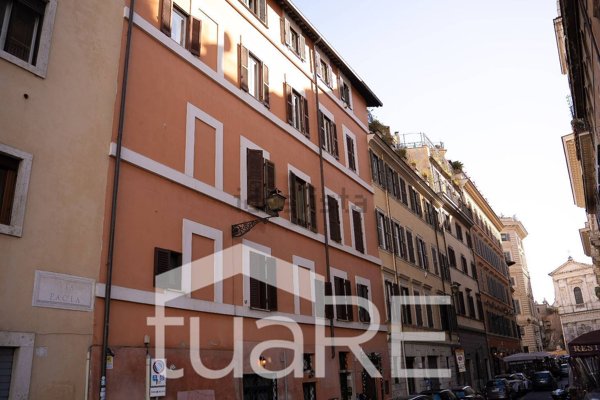 appartamento in vendita a Roma in zona Parione/Sant'Eustachio
