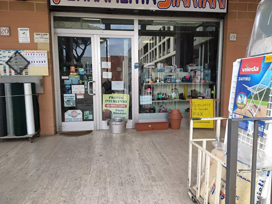 negozio in vendita a Roma in zona Ostiense
