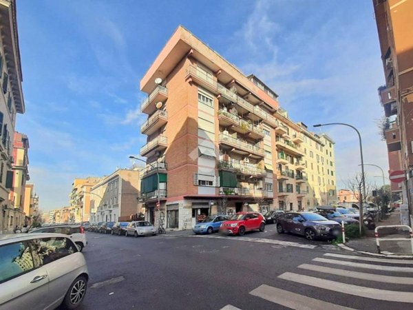 appartamento in vendita a Roma in zona Tuscolano