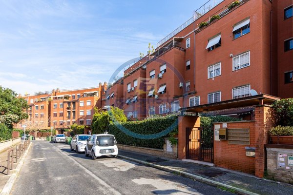 appartamento in vendita a Roma in zona Ostiense