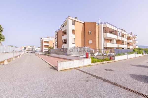 appartamento in vendita a Roma in zona Castelverde