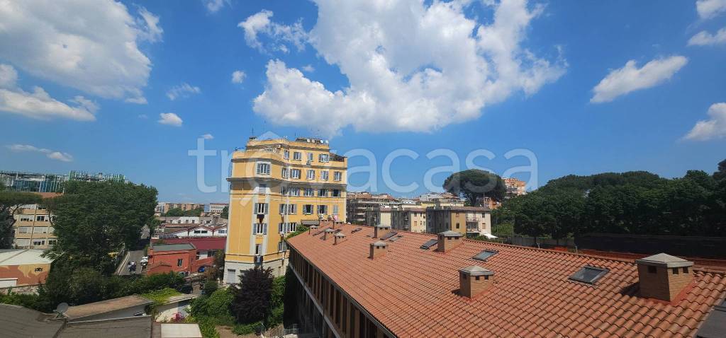 appartamento in vendita a Roma in zona Ostiense