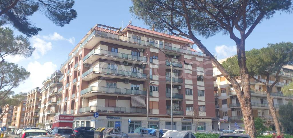 appartamento in vendita a Roma in zona Ardeatino