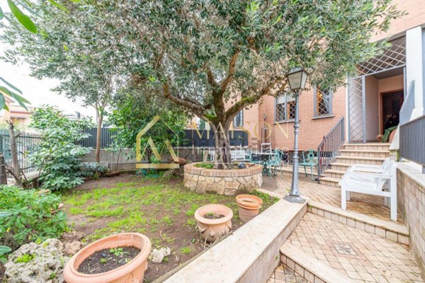 casa indipendente in vendita a Roma in zona Casal Morena