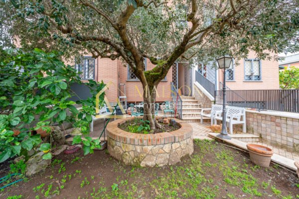 casa indipendente in vendita a Roma in zona Casal Morena