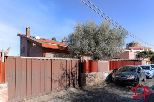 appartamento in vendita a Roma in zona Vitinia