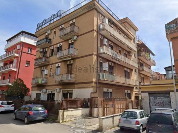 appartamento in vendita a Roma in zona Torre Angela