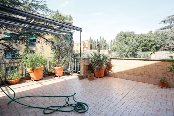 appartamento in vendita a Roma in zona Tor di Quinto