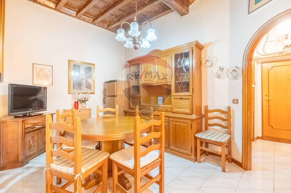 appartamento in vendita a Roma in zona Rione Regola