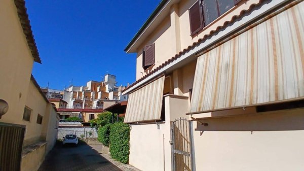 casa indipendente in vendita a Roma in zona Torre Angela