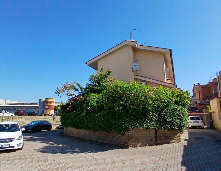 casa indipendente in vendita a Roma in zona Torre Angela