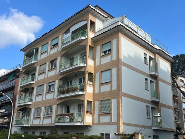 appartamento in vendita a Roma in zona Tor di Quinto