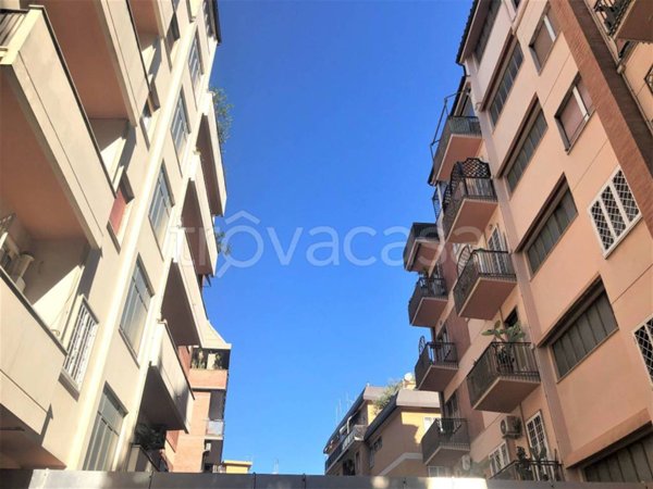 appartamento in vendita a Roma in zona Ardeatino