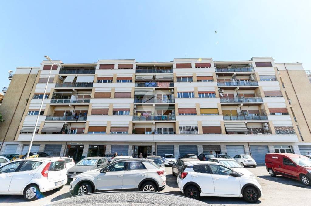 appartamento in vendita a Roma in zona Ostiense