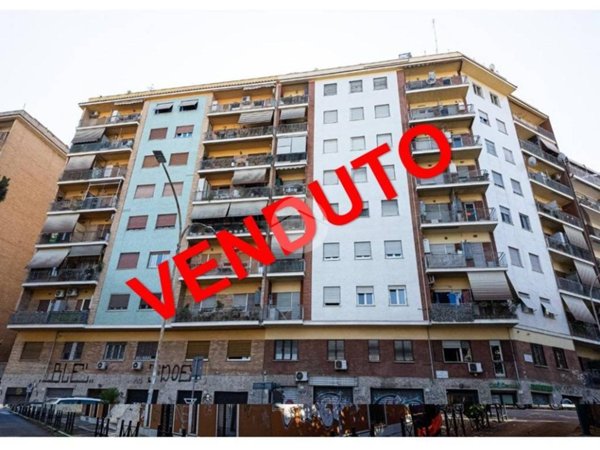 appartamento in vendita a Roma in zona Ostiense