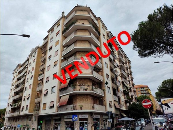 appartamento in vendita a Roma in zona Ostiense