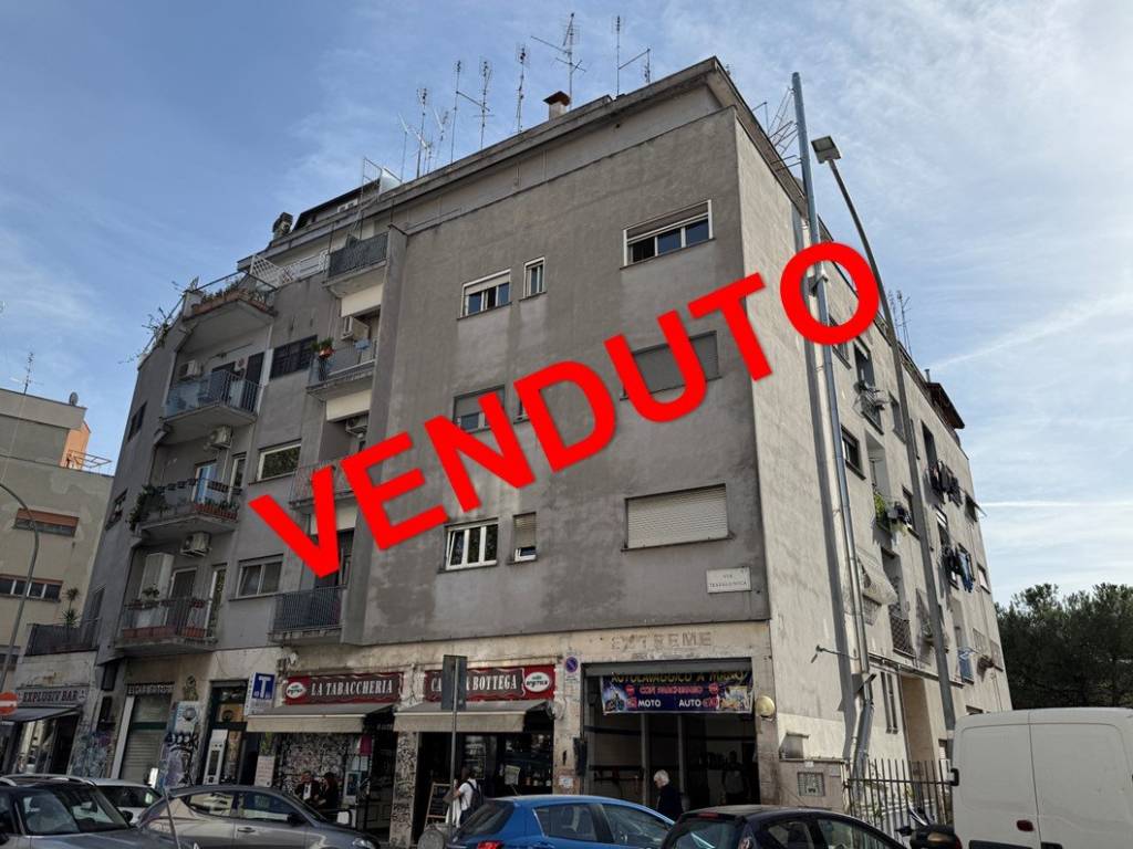 appartamento in vendita a Roma in zona Ostiense