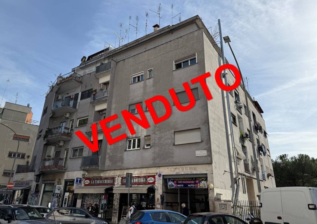 appartamento in vendita a Roma in zona Ostiense