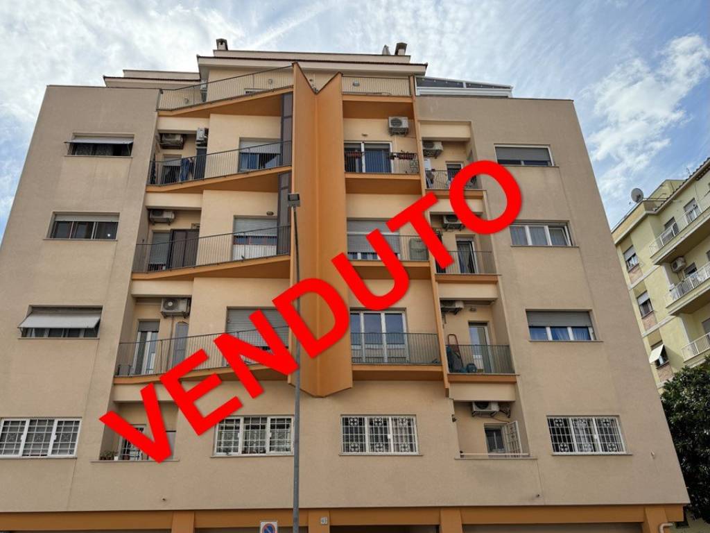 appartamento in vendita a Roma in zona Ostiense