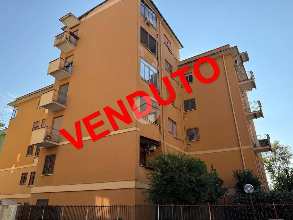 appartamento in vendita a Roma in zona Ostiense